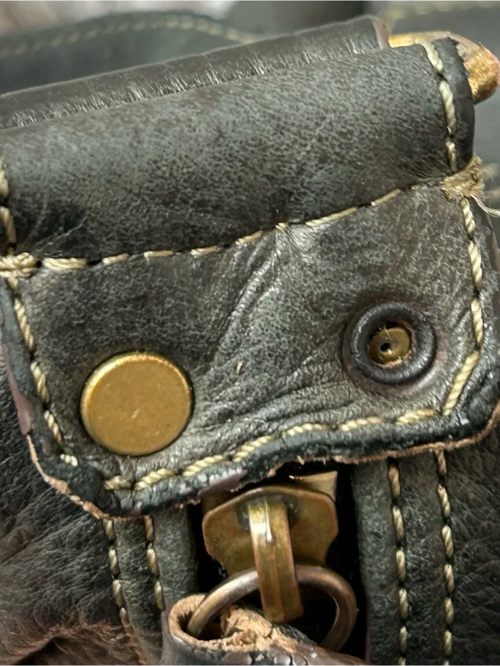 Fossil soft black